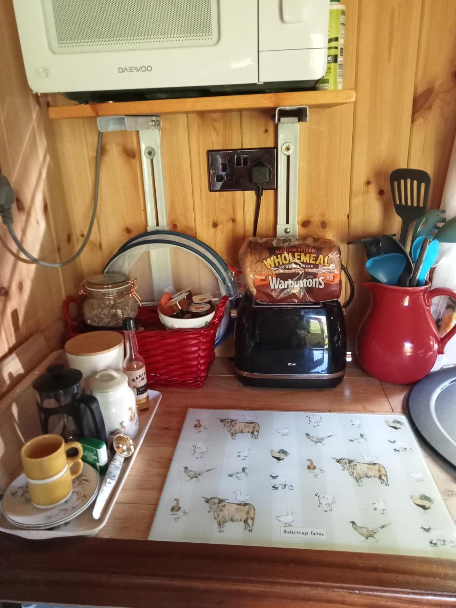 'Morris' The Shepherd'S Hut And Woodland Hot Tub Experience Carmarthen Eksteriør bilde